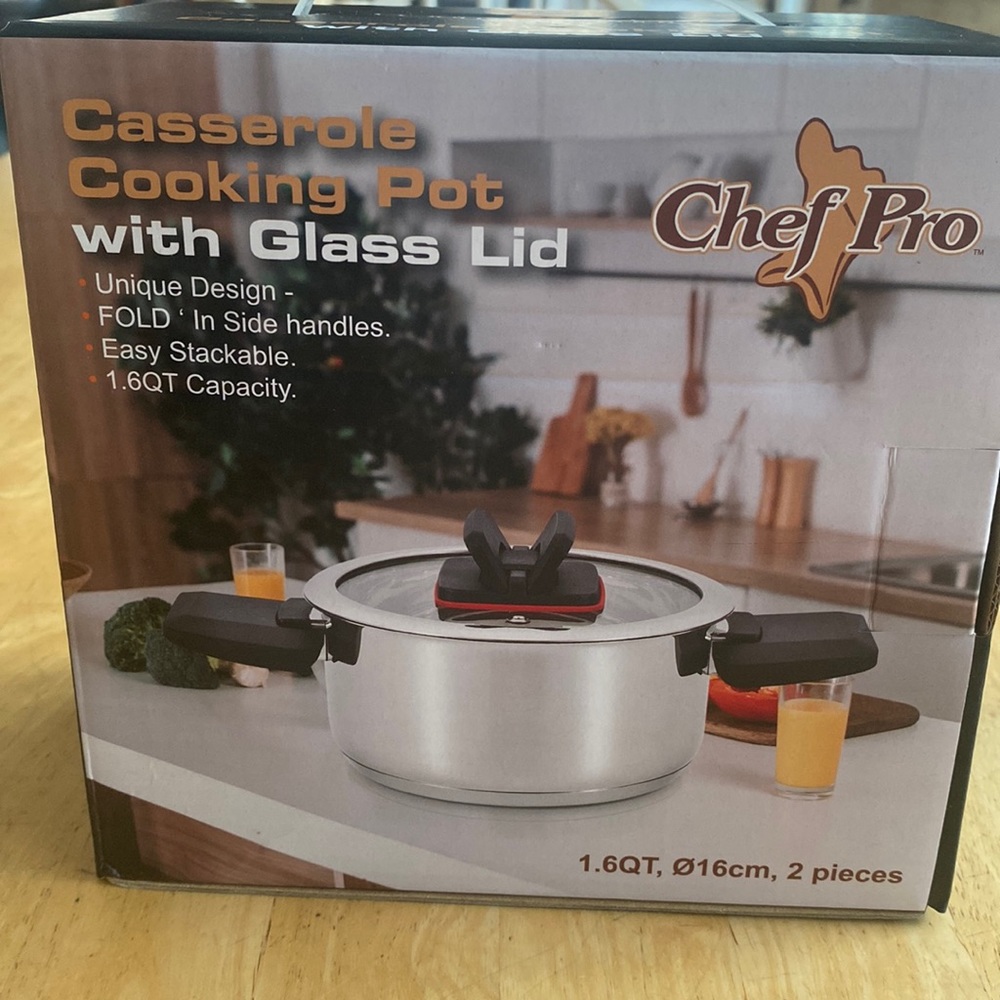 Chef pro casserole cooking pot with lid. 1.6 wt Fold in handles. New in pkg NWT